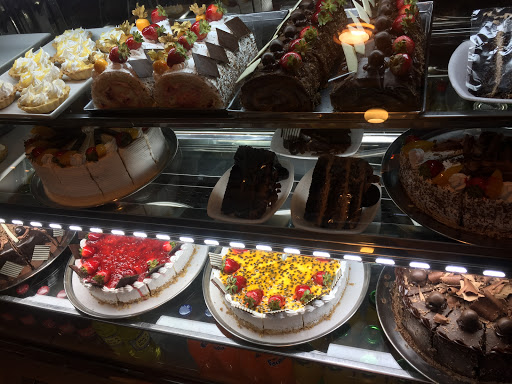 pastelería DULZURAS