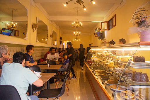Betty Celis Cafetería y Pastelería / Sede BOLOGNESI