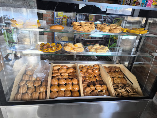 Panadería y pastelería mi Ernesto tradición y 😝